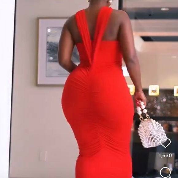 Lady in Red - Picture 2 of 3